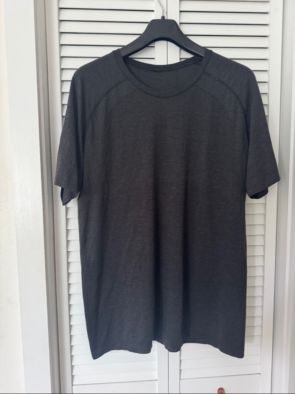 Lululemon MENS shirt XL- Charcoal Gray